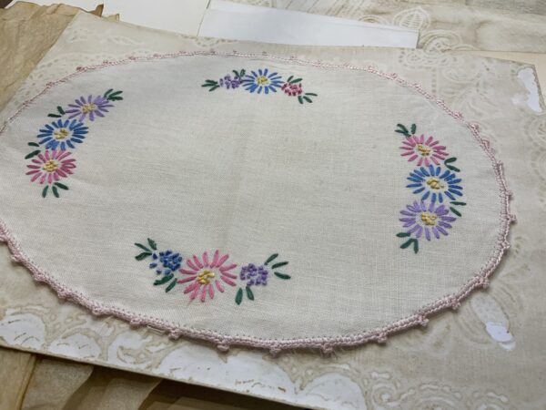 Oval vintage doily - #25